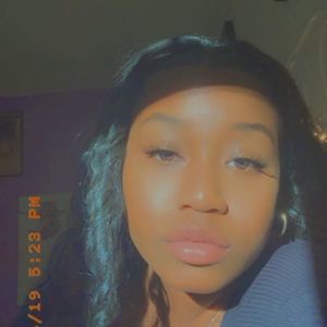 Meet your Posher, Nia